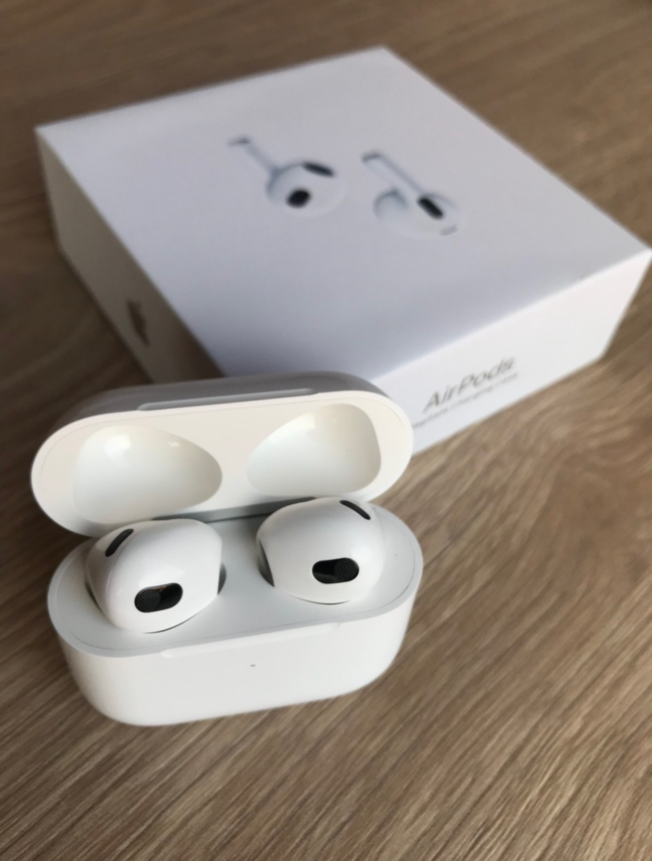 AirPods 3 thumbnail 3