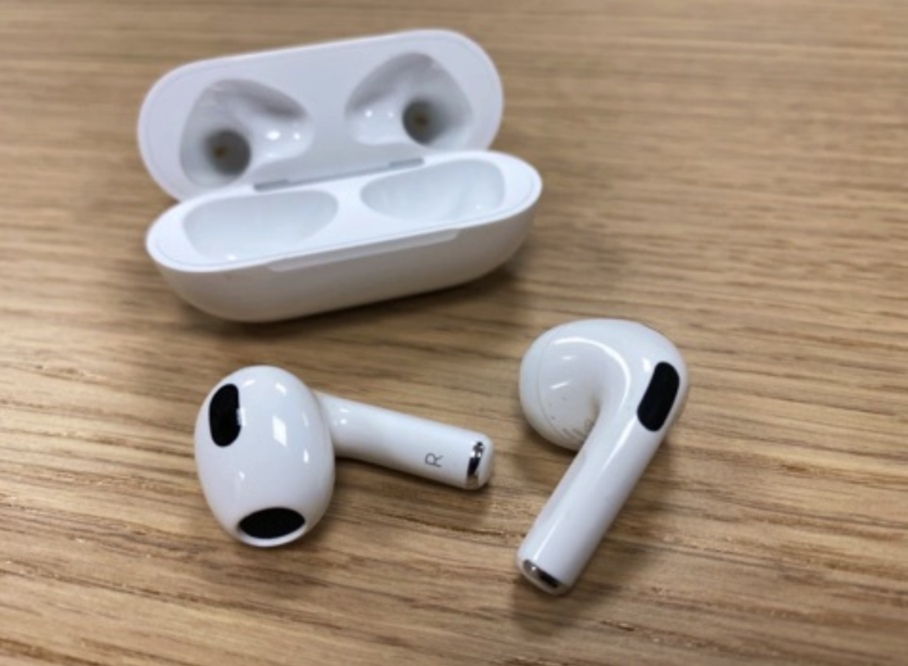 AirPods 3 thumbnail 4